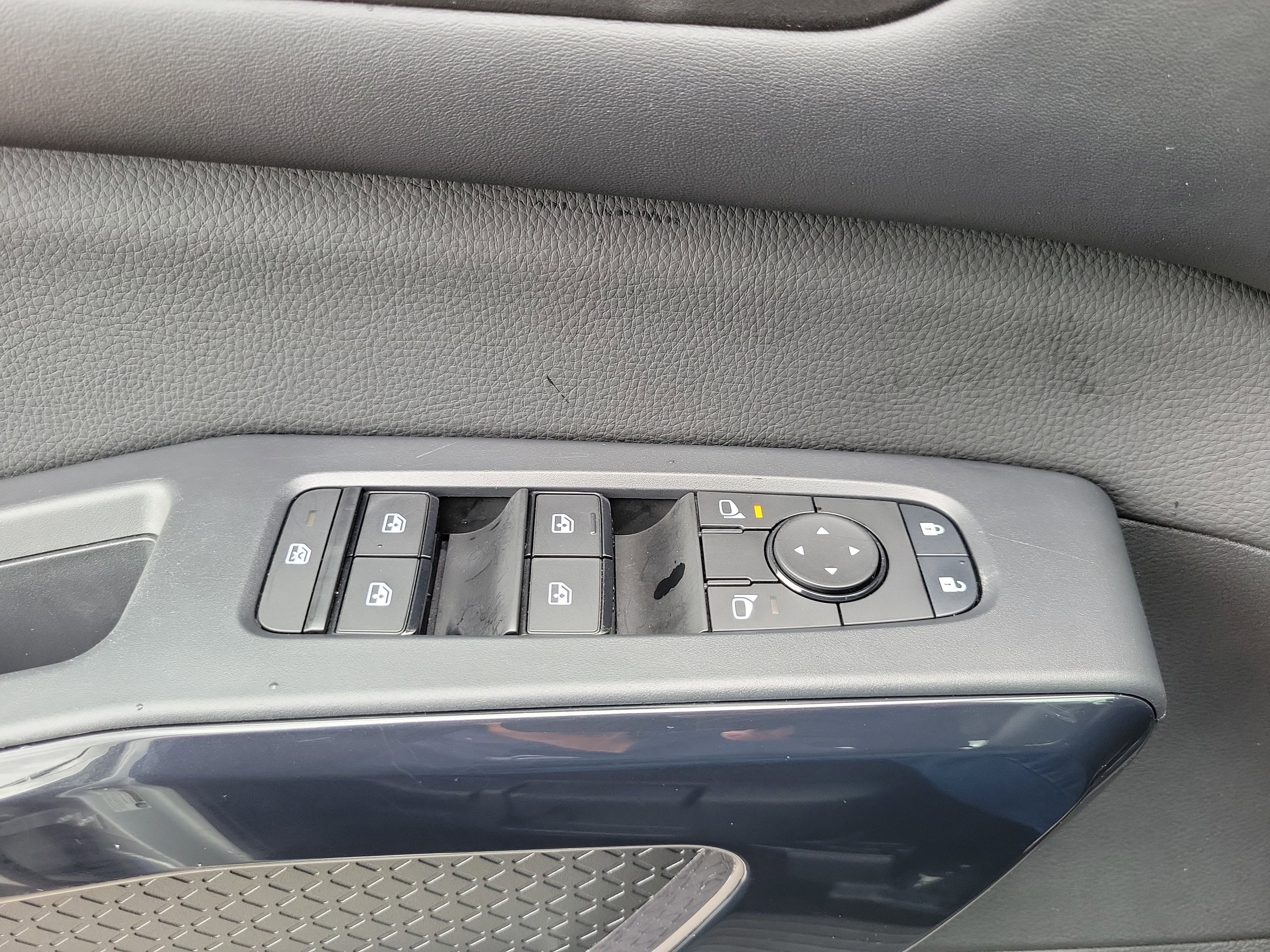 Used 2024 Nissan Pathfinder S FWD image 27