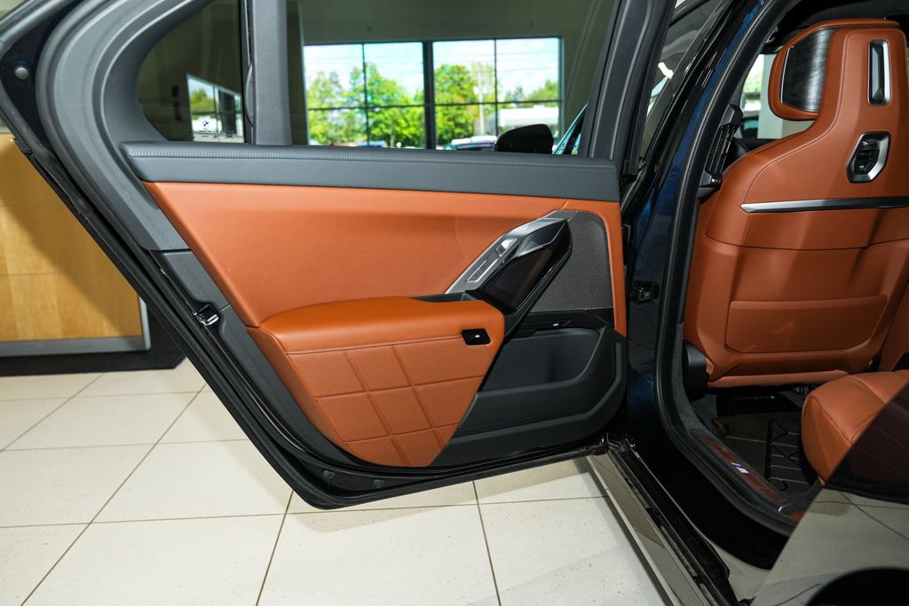 Used 2025 BMW i7 xDrive60 AWD/4WD image 45
