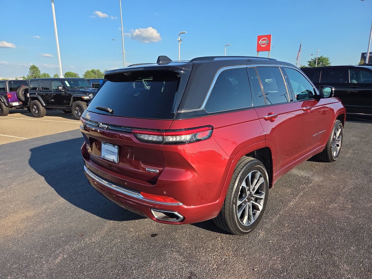 Used 2022 Jeep Grand Cherokee Overland w/ Advanced Protech Group III AWD/4WD image 7