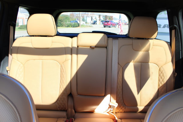 Used 2024 Jeep Grand Cherokee Summit AWD/4WD image 30