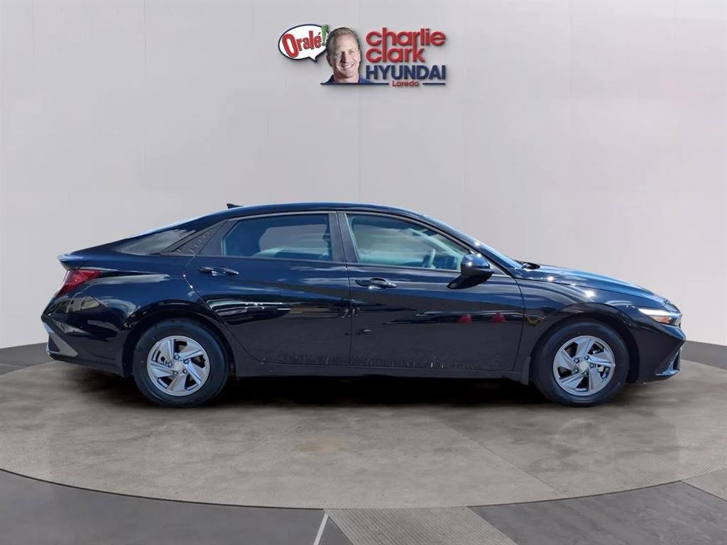 New 2025 Hyundai Elantra SE image 6