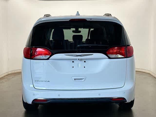 Used 2019 Chrysler Pacifica Touring-L FWD image 4