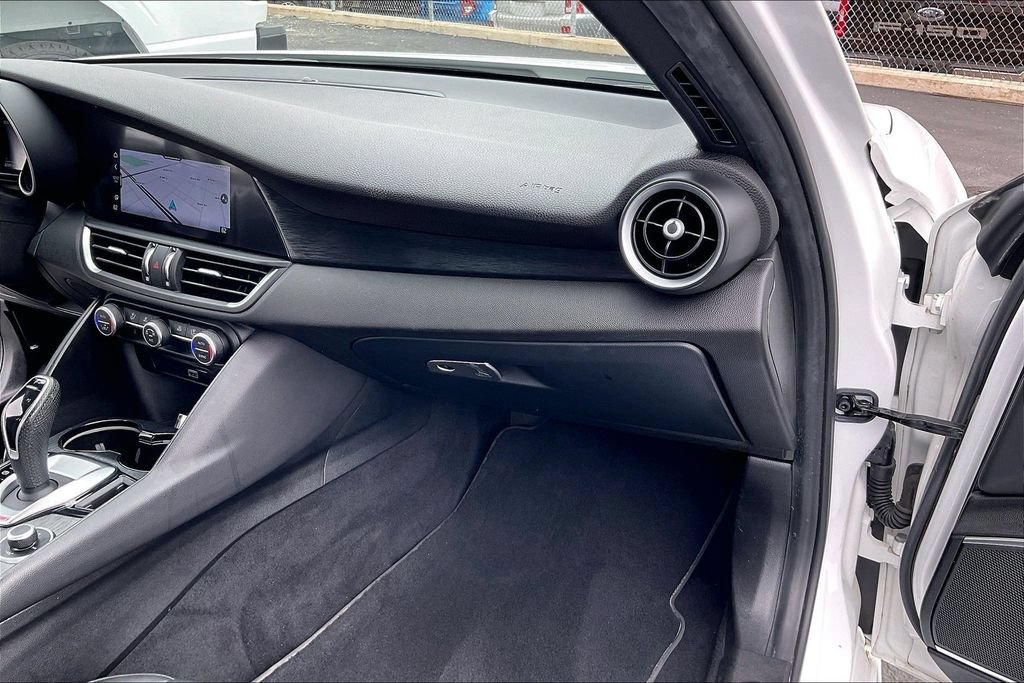 Used 2022 Alfa Romeo Giulia Sprint AWD/4WD image 14