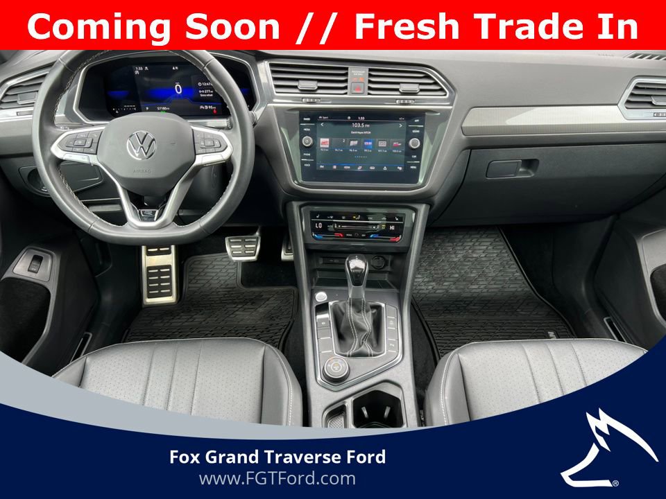 Used 2023 Volkswagen Tiguan SE R-Line AWD/4WD image 2