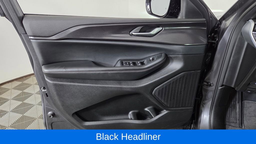 Used 2023 Jeep Grand Cherokee Altitude image 13