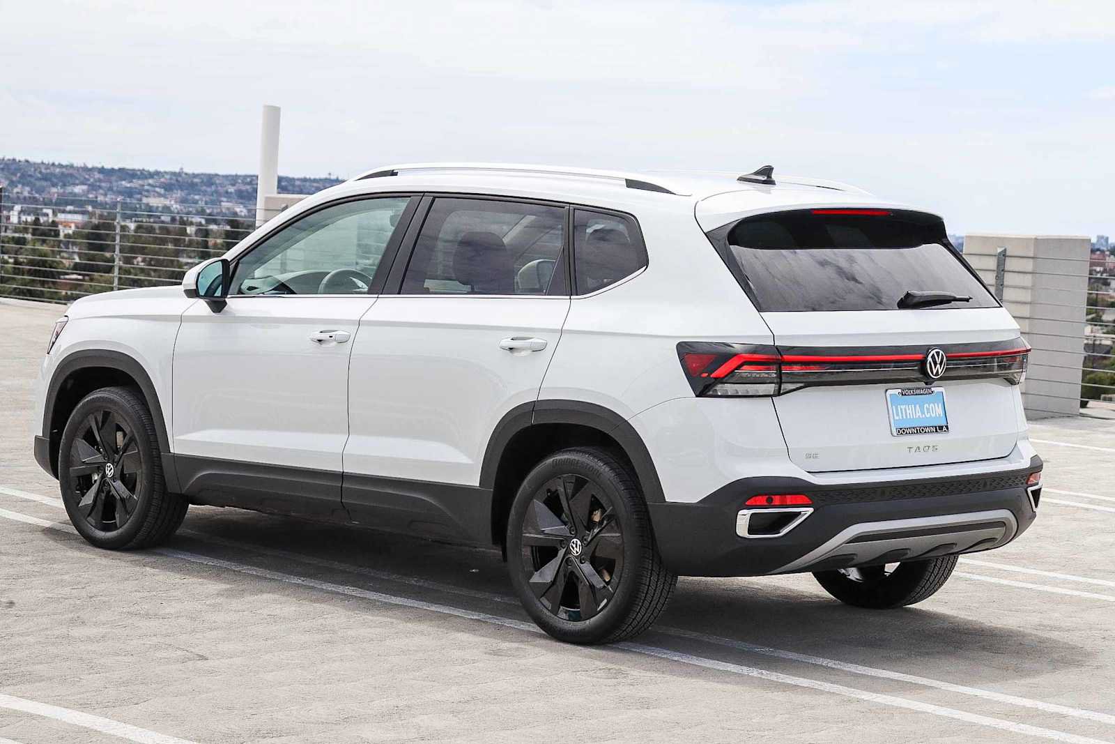New 2025 Volkswagen Taos SE w/ Black Wheel Package FWD image 6
