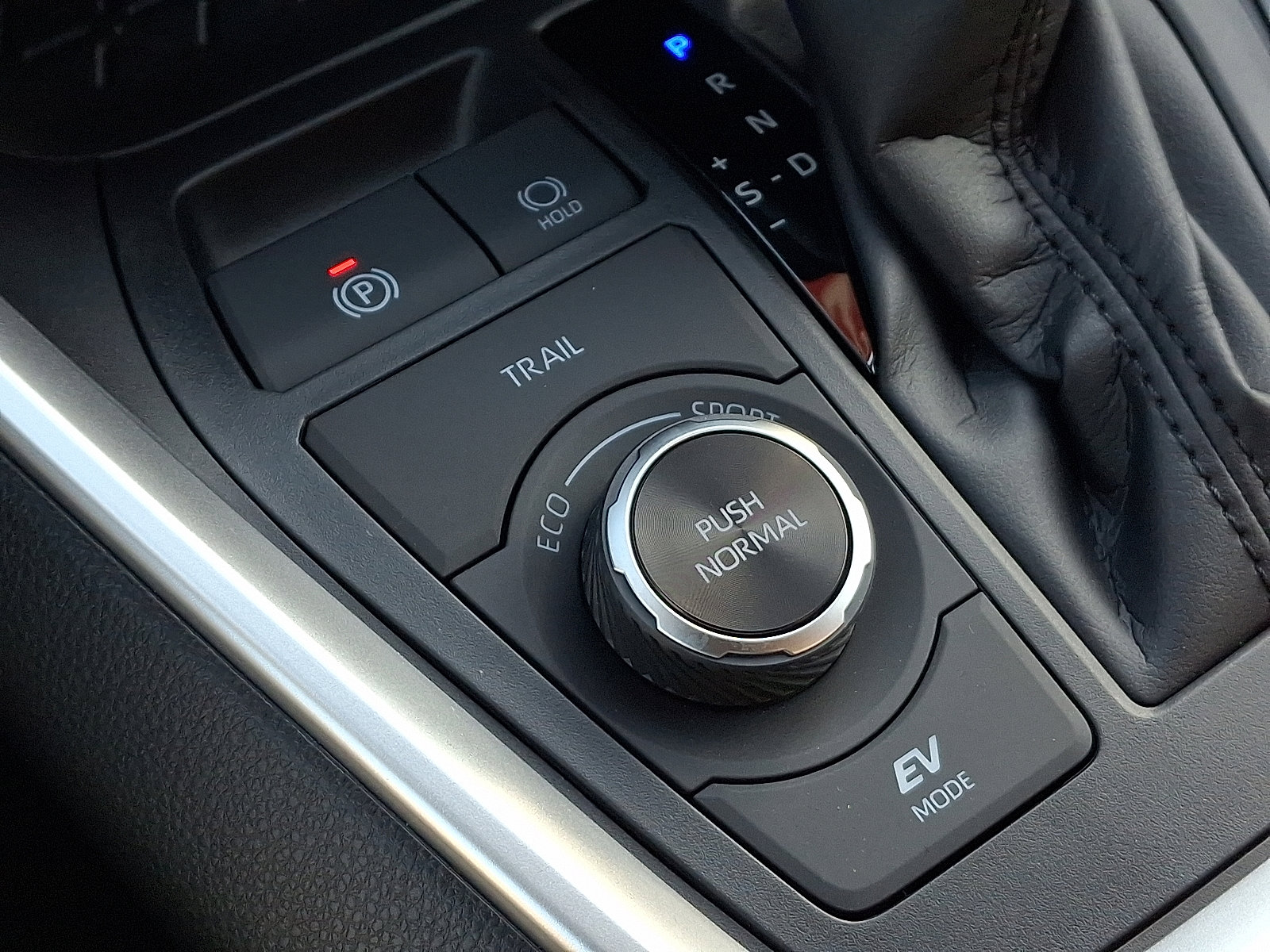 Certified 2025 Toyota RAV4 LE image 24