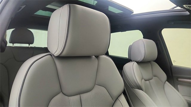 Used 2024 Audi Q5 e Prestige w/ Prestige Package image 24