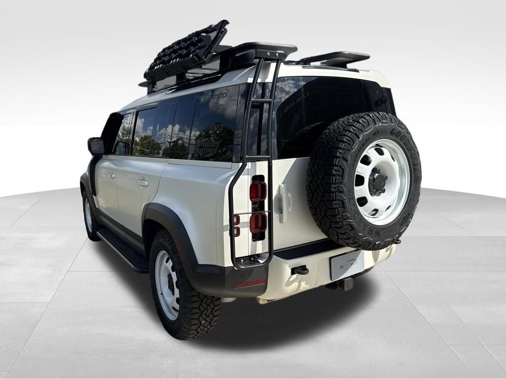 New 2024 Land Rover Defender 110 S image 23