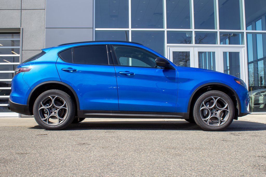 New 2025 Alfa Romeo Stelvio Sprint image 4