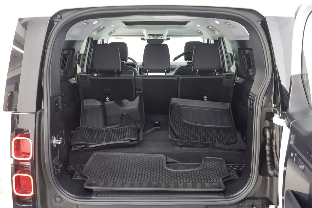 Used 2025 Land Rover Defender 130 S image 18