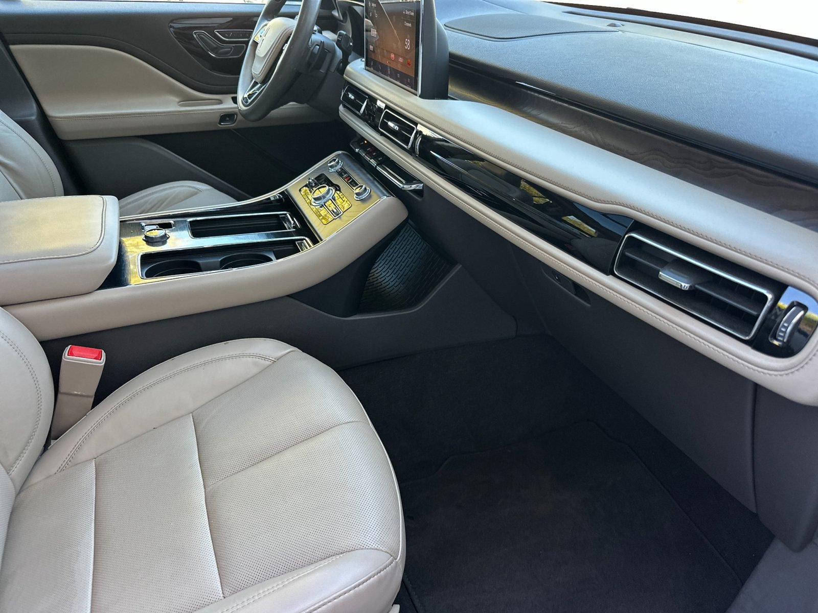 Used 2023 Lincoln Aviator Reserve w/ Equipment Group 201A RWD image 17