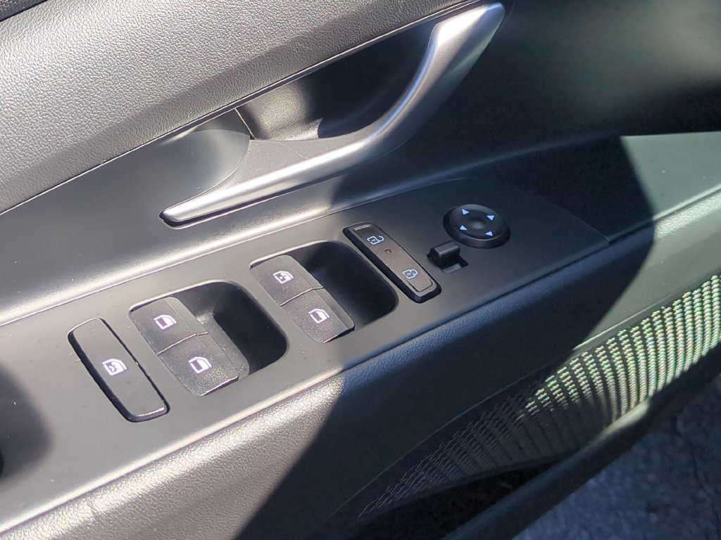 Used 2026 Hyundai Elantra Hybrid FWD image 10