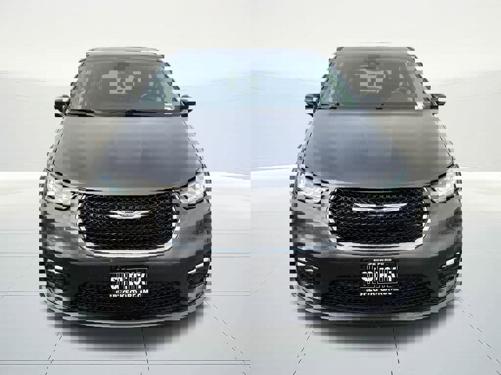 Used 2023 Chrysler Pacifica Touring-L image 8