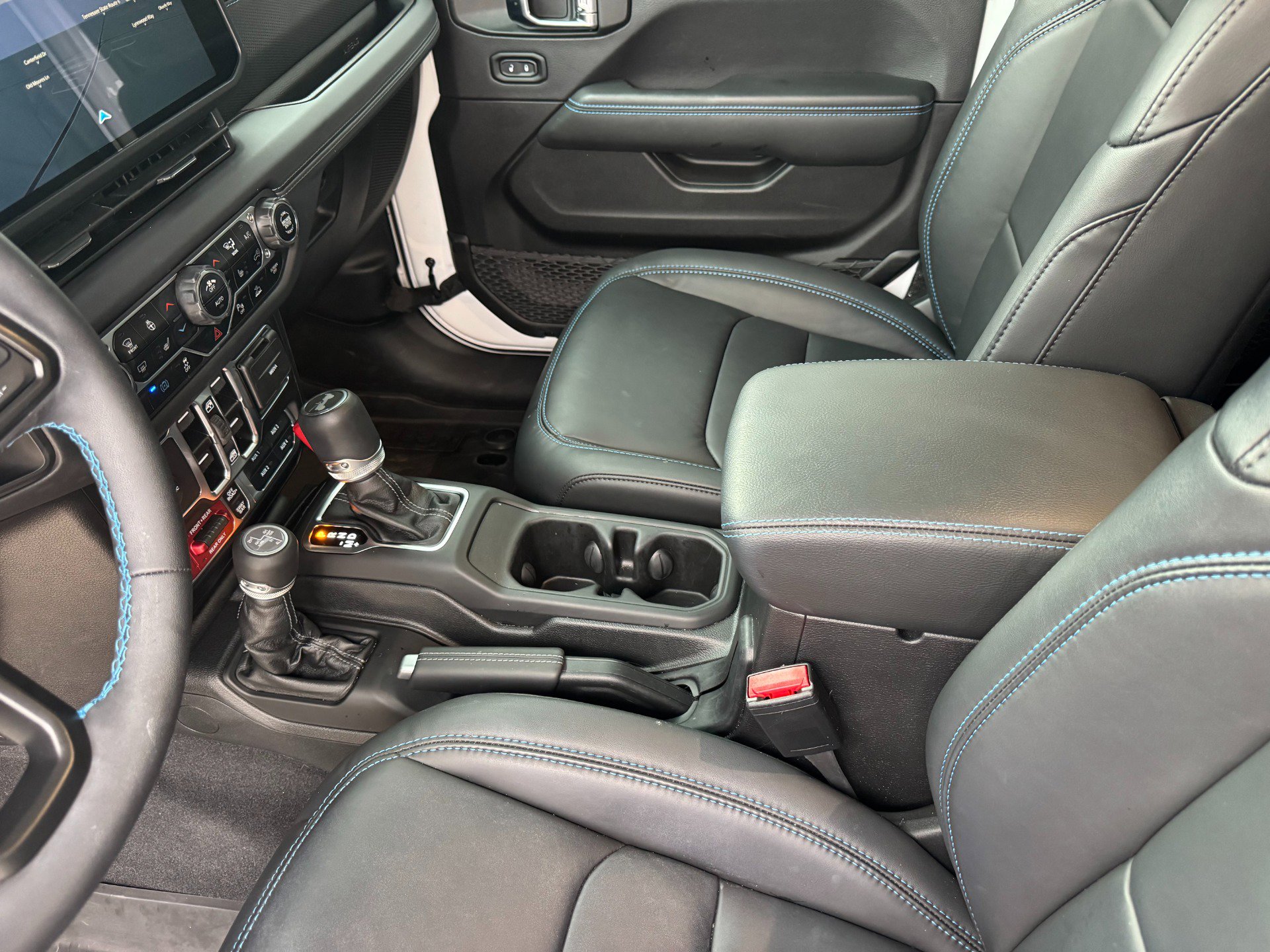 Used 2025 Jeep Wrangler Unlimited Rubicon 4xe image 13