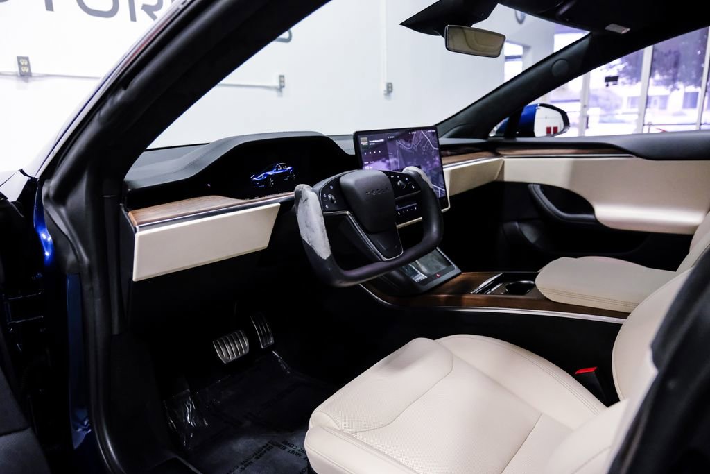 Used 2023 Tesla Model S Standard Range image 3