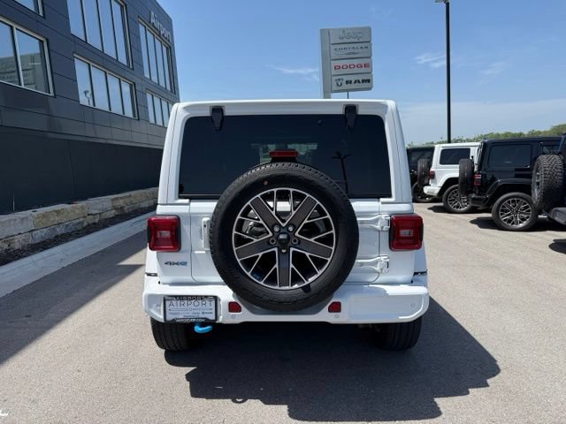 Used 2023 Jeep Wrangler Unlimited Sahara AWD/4WD image 4