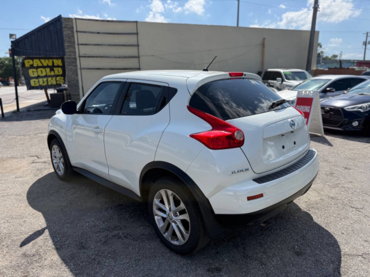 Used 2014 Nissan Juke S FWD image 6