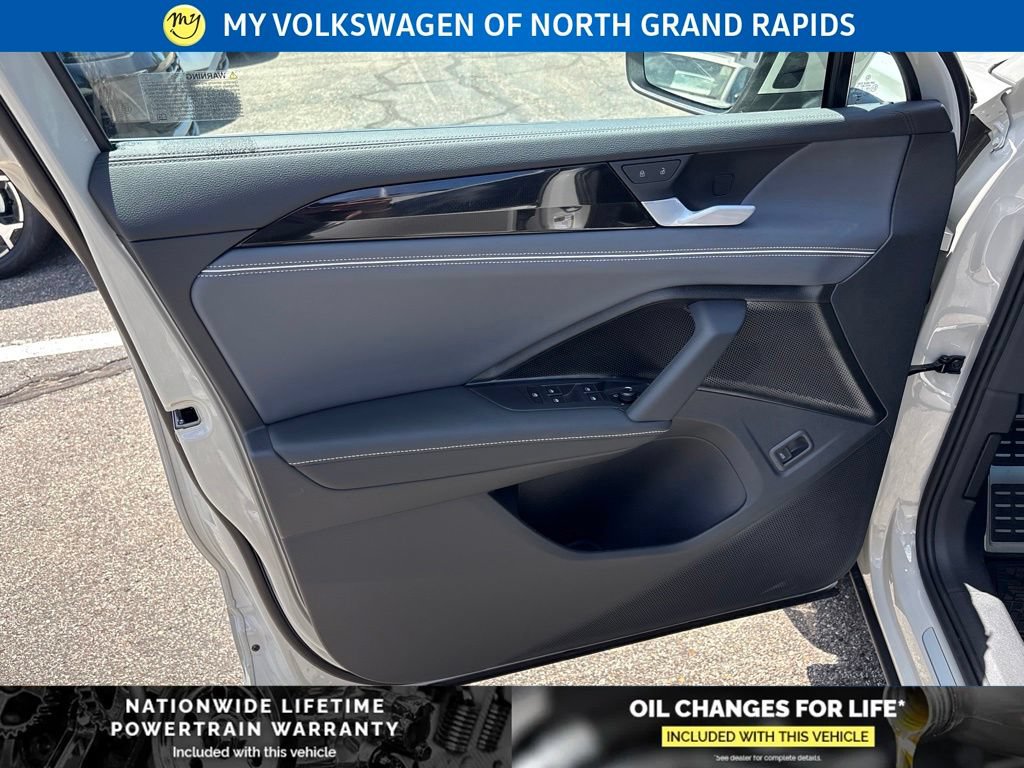 New 2026 Volkswagen Tiguan SEL R-Line AWD/4WD image 14