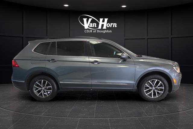 Used 2020 Volkswagen Tiguan SE w/ Panoramic Sunroof Package image 2