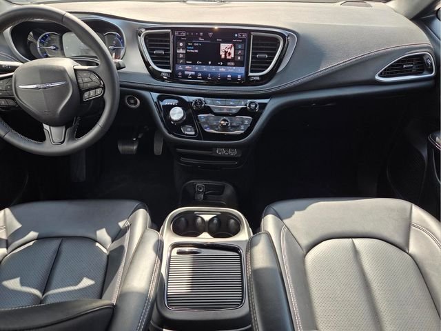 Used 2024 Chrysler Pacifica Limited FWD image 16