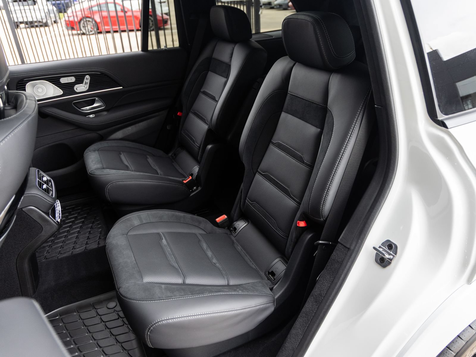 Used 2025 Mercedes-Benz GLS 63 AMG 4MATIC image 32