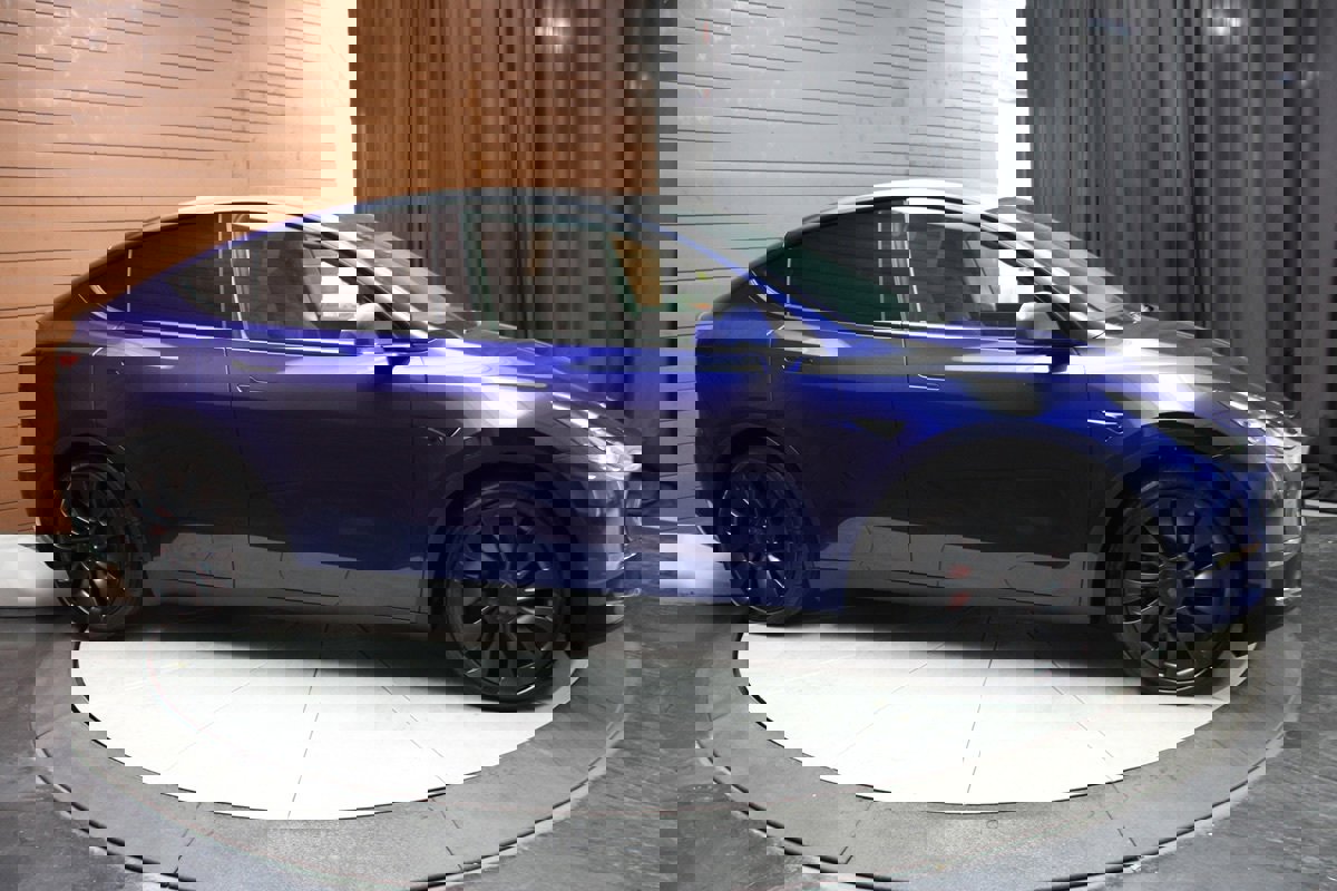 Used 2024 Tesla Model Y Performance image 16