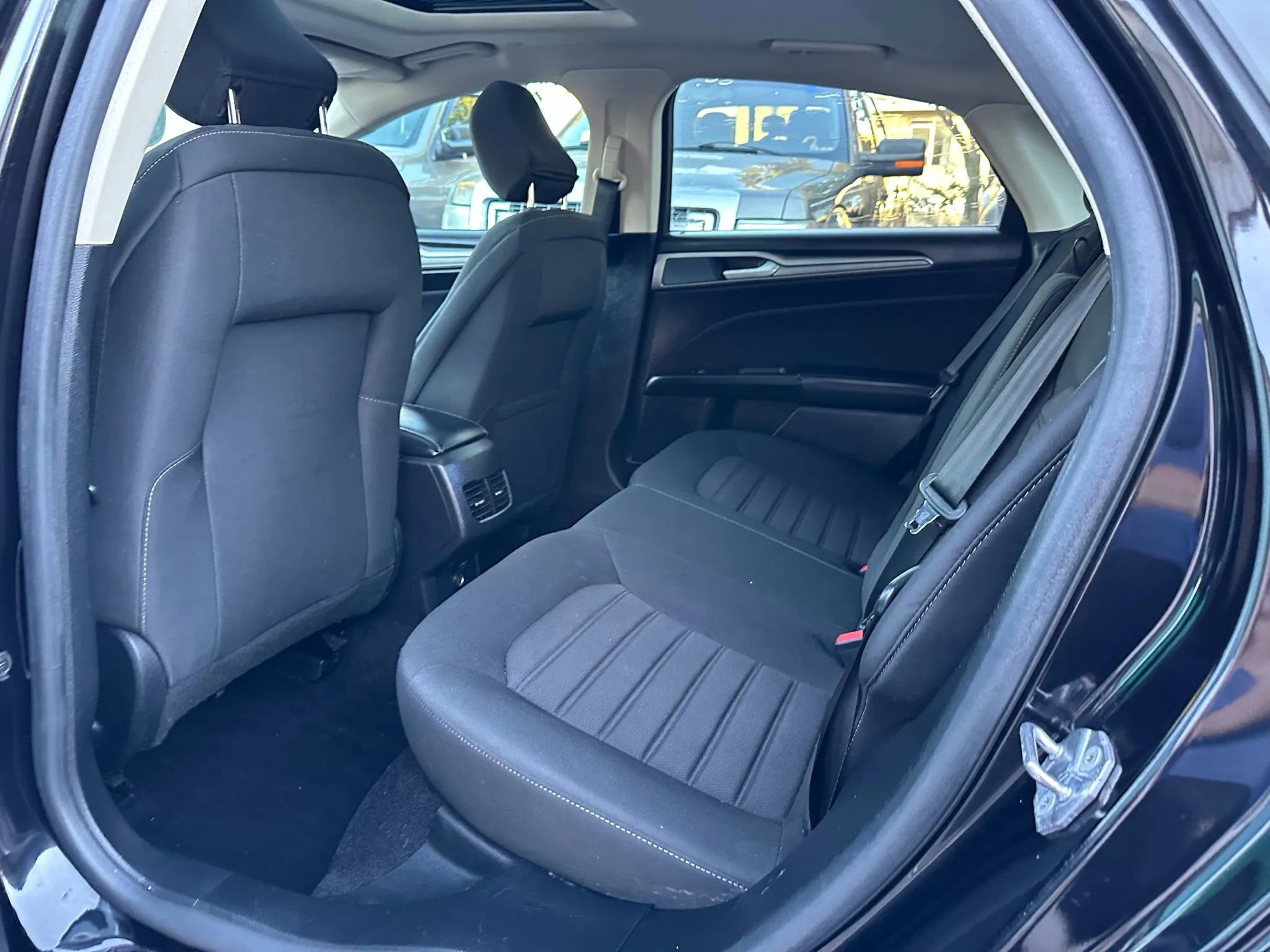 Used 2020 Ford Fusion SE image 17