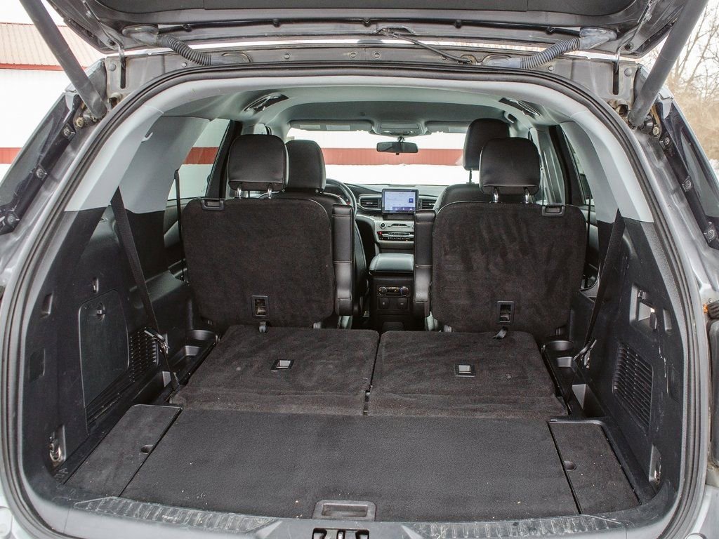 Used 2022 Ford Explorer XLT w/ Equipment Group 202A image 6