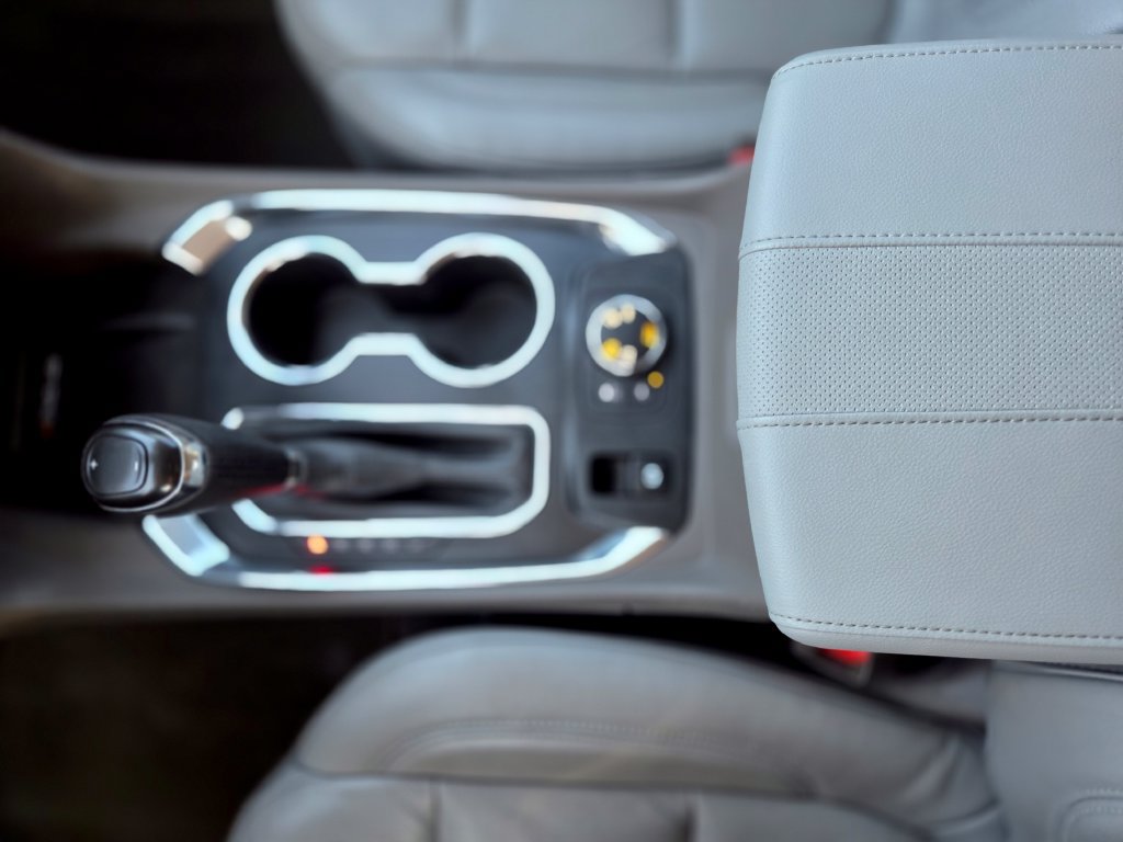 Used 2019 Chevrolet Traverse Premier w/ LPO, Cargo Package AWD/4WD image 29