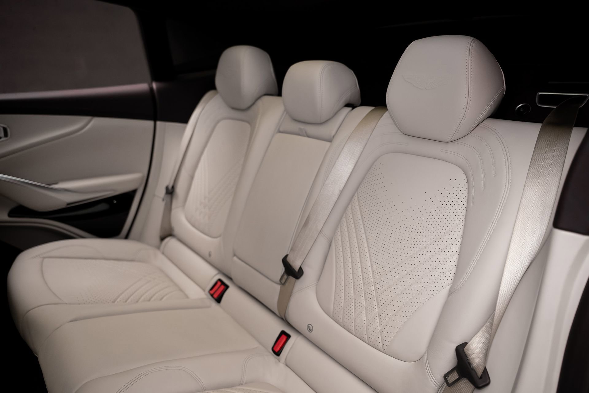 Used 2023 Aston Martin DBX AWD/4WD image 64