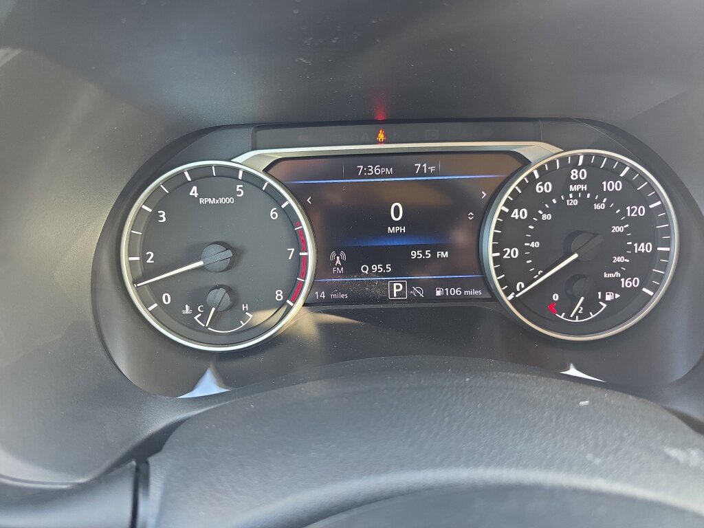 Used 2025 Nissan Sentra SV w/ SV Premium Package image 7