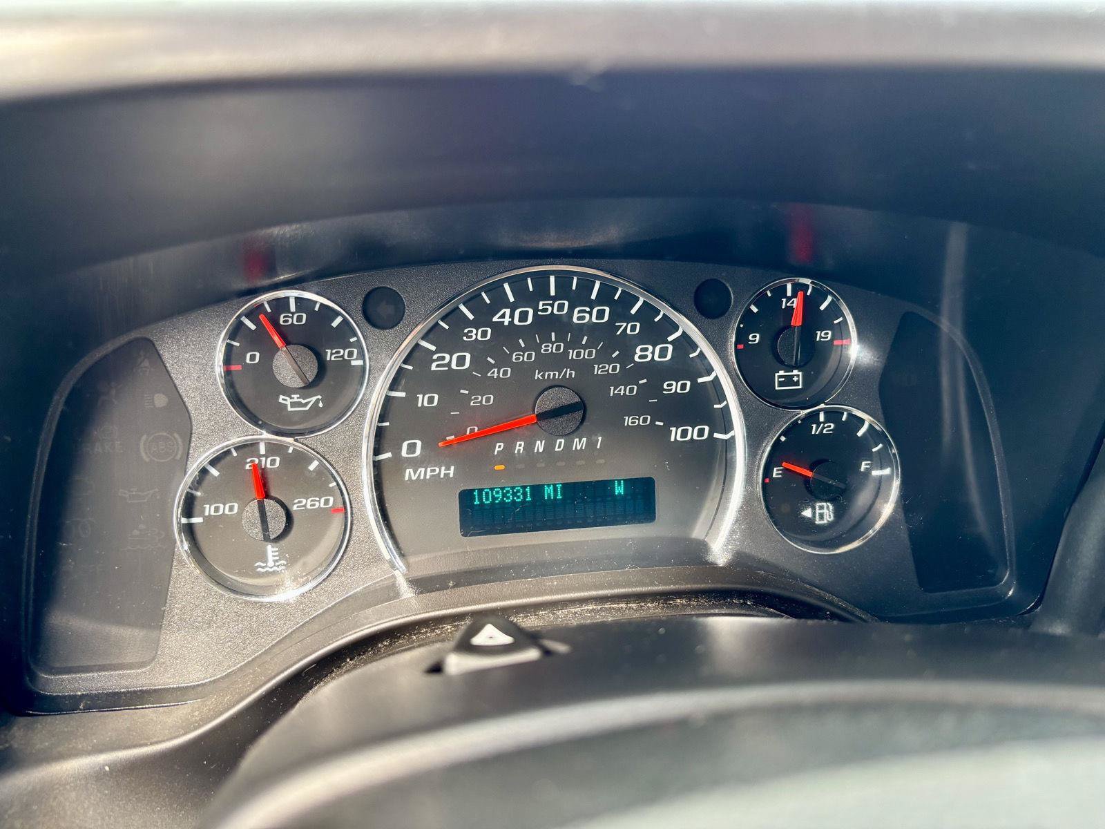 Used 2021 Chevrolet Express 3500 w/ Driver Convenience Package RWD image 29