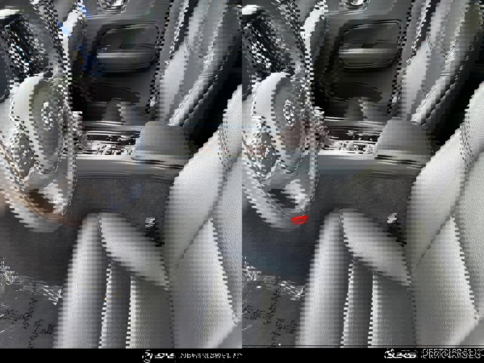 Used 2018 Volvo XC60 T5 Momentum w/ Convenience Package image 12