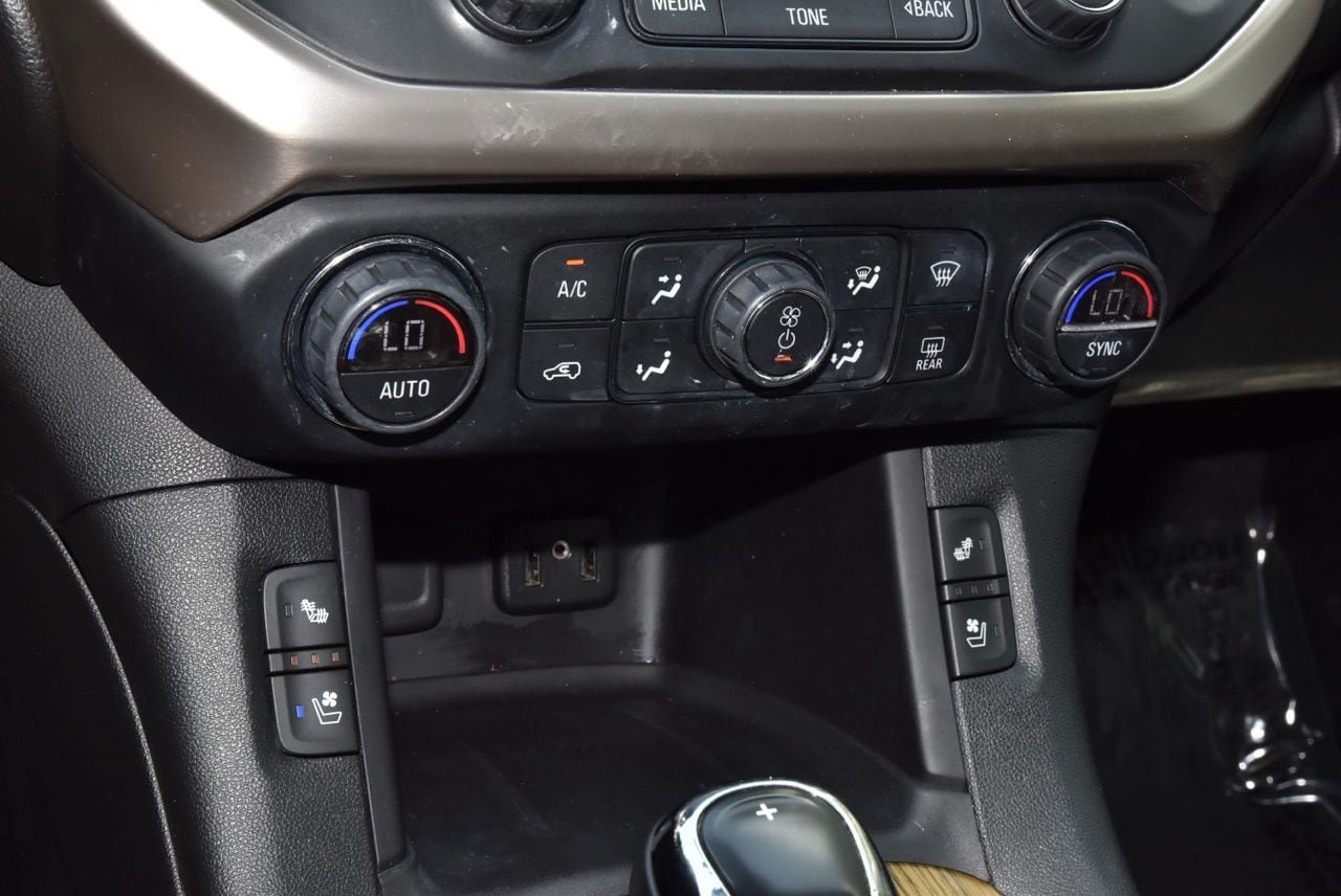 Used 2018 GMC Acadia Denali w/ Technology Package FWD image 30