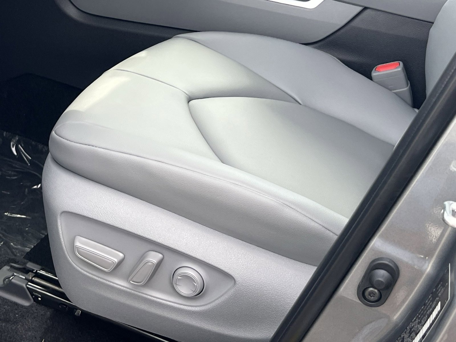 New 2025 Toyota Highlander XLE image 8