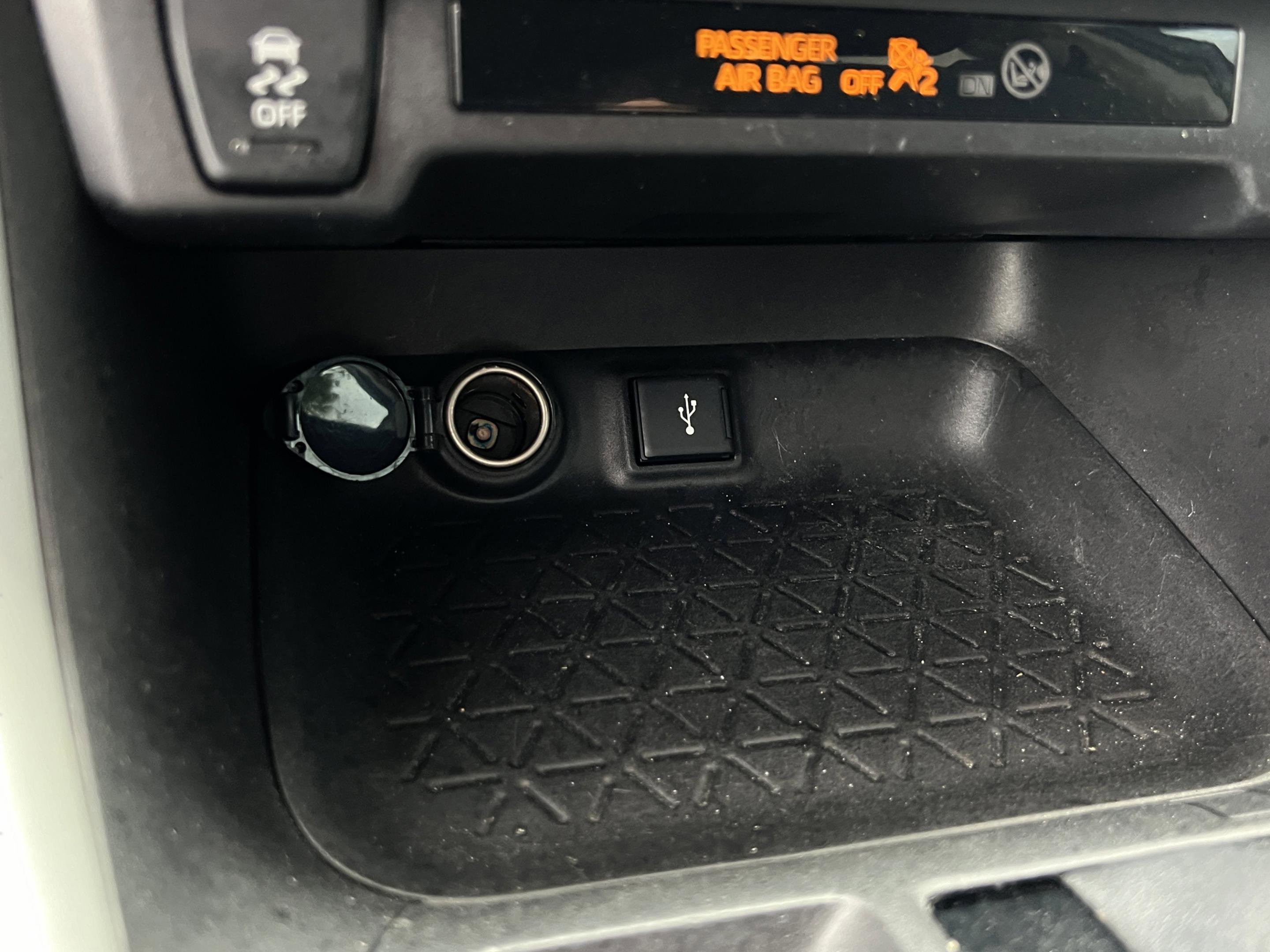 Used 2022 Toyota RAV4 LE FWD image 18