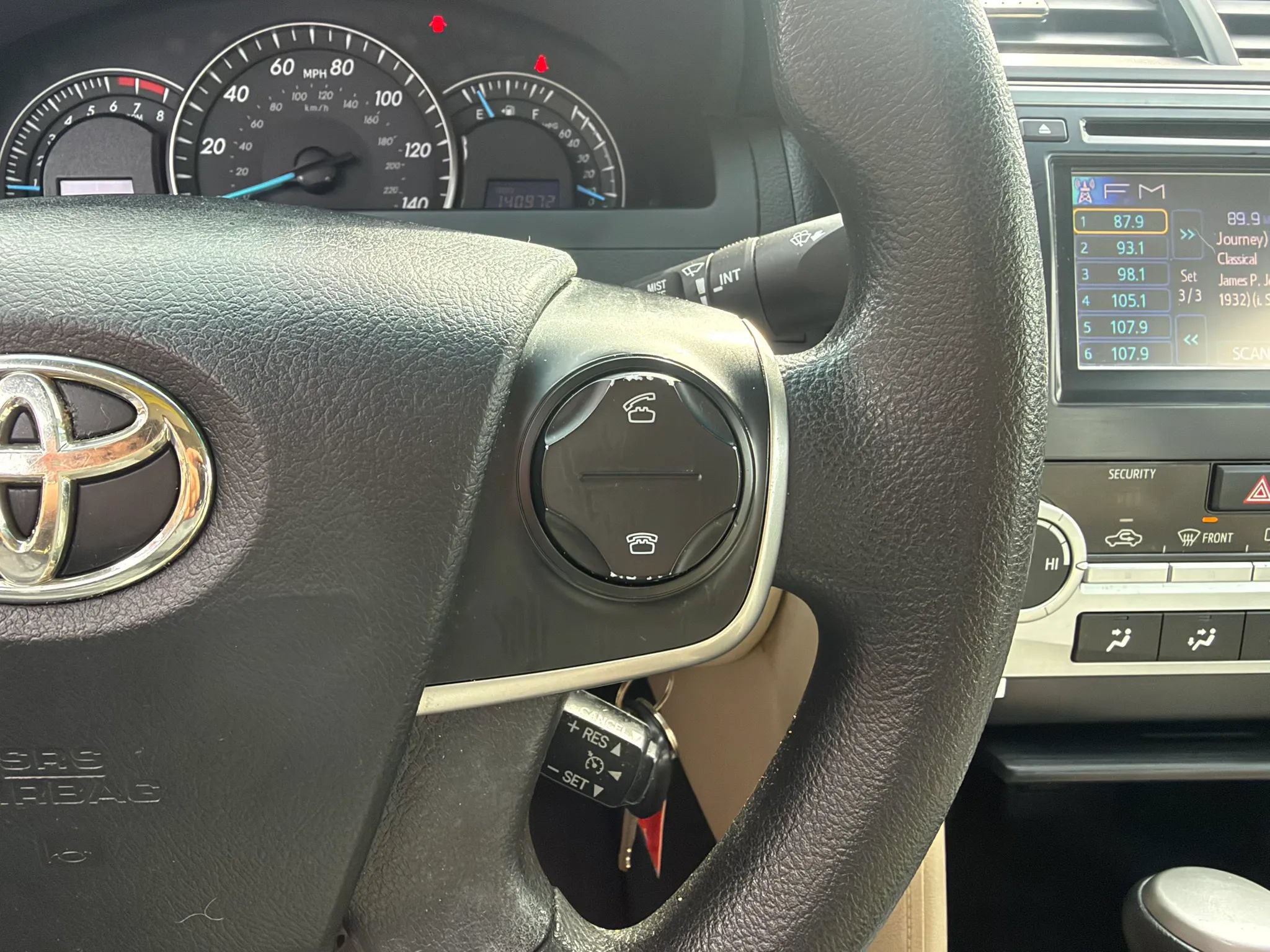 Used 2012 Toyota Camry LE FWD image 19