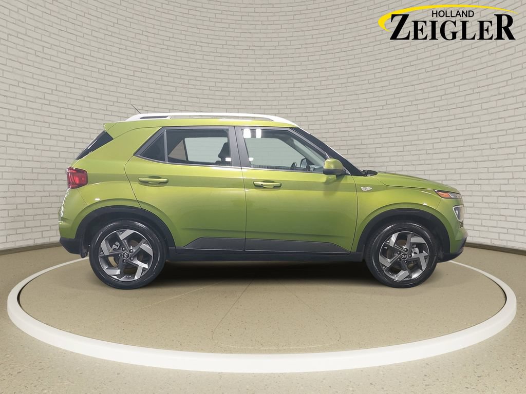 Certified 2024 Hyundai Venue SEL FWD image 4