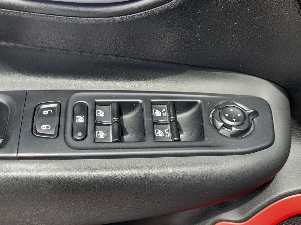 Used 2015 Jeep Renegade Trailhawk w/ Safety & Security Group I AWD/4WD image 11