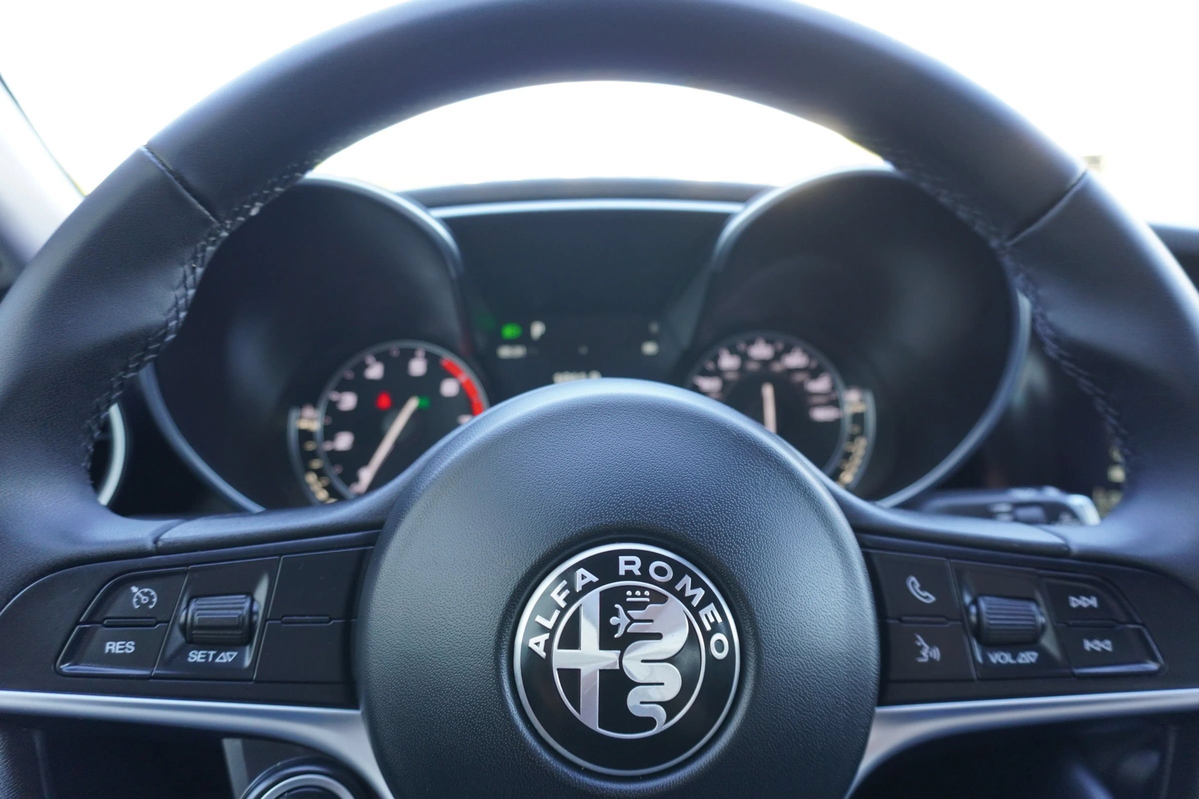 Used 2017 Alfa Romeo Giulia AWD image 19