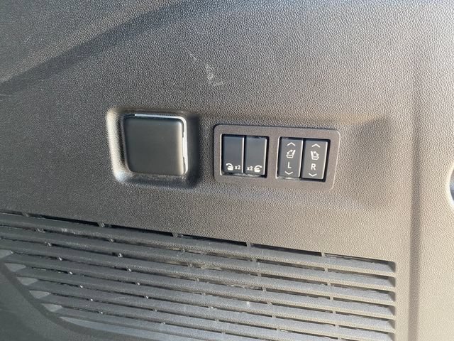Used 2024 Chevrolet Suburban Premier AWD/4WD image 19