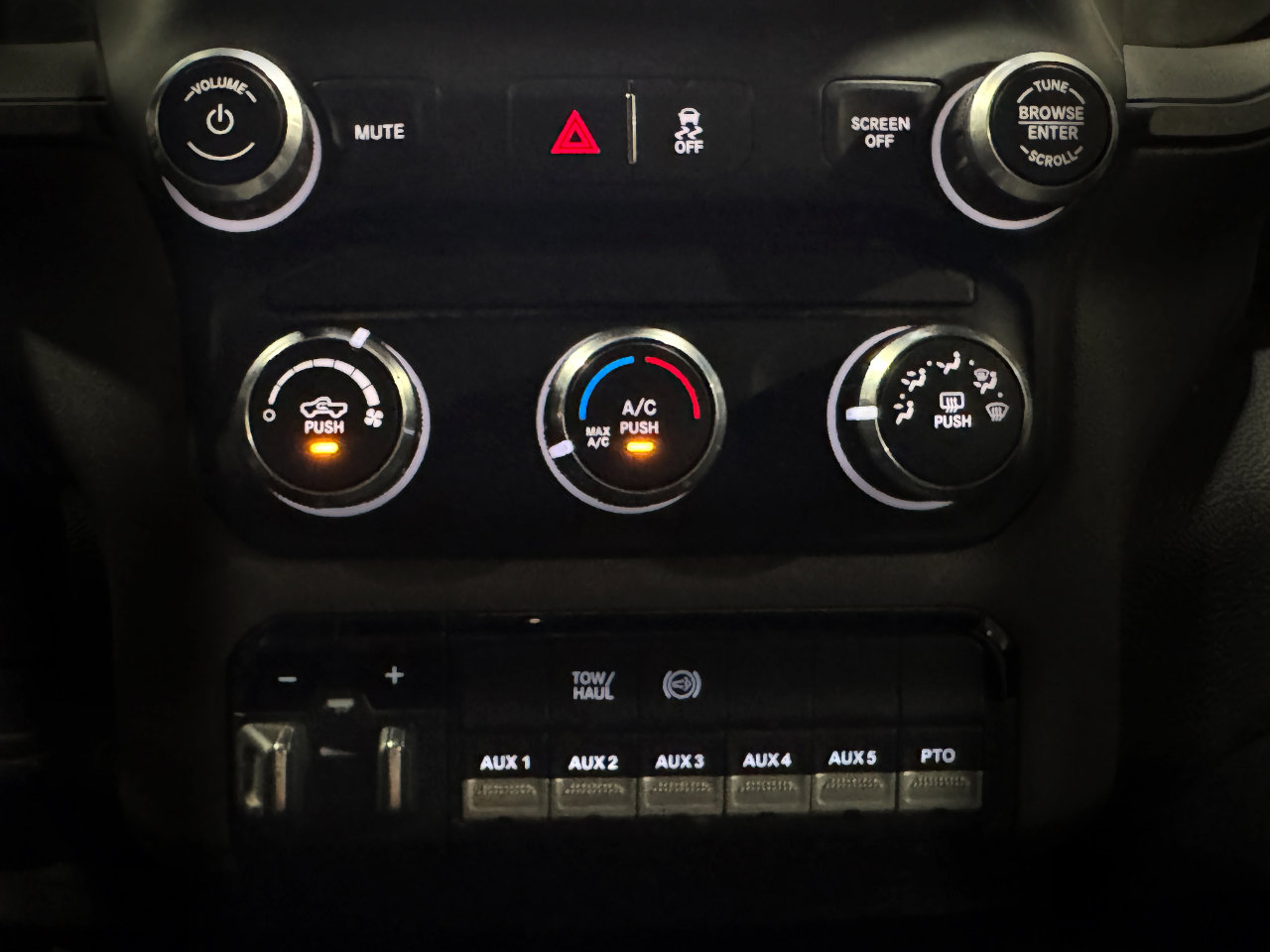 Used 2024 RAM 3500 Tradesman w/ Chrome Appearance Group image 5