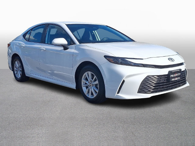 Used 2025 Toyota Camry LE FWD image 3