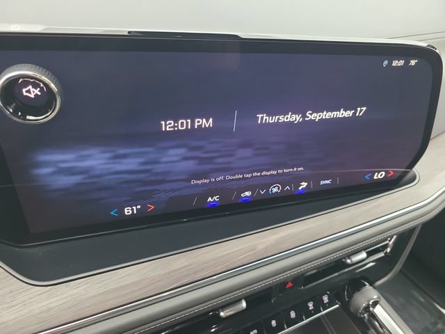 Used 2025 Chevrolet Suburban LS RWD image 29