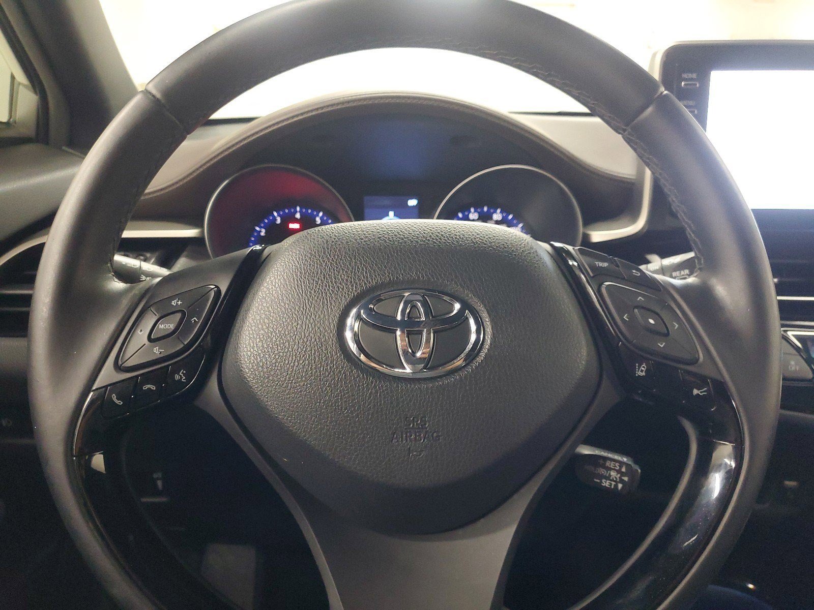 Used 2019 Toyota C-HR Limited FWD image 22