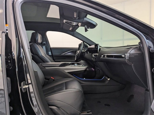 Used 2023 Cadillac Lyriq 2WD image 19