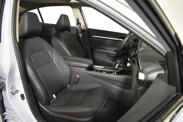 Used 2024 Nissan Altima 2.0 SR FWD image 35