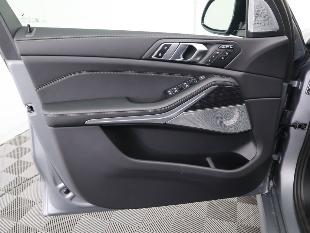 New 2026 BMW X7 M60i image 26