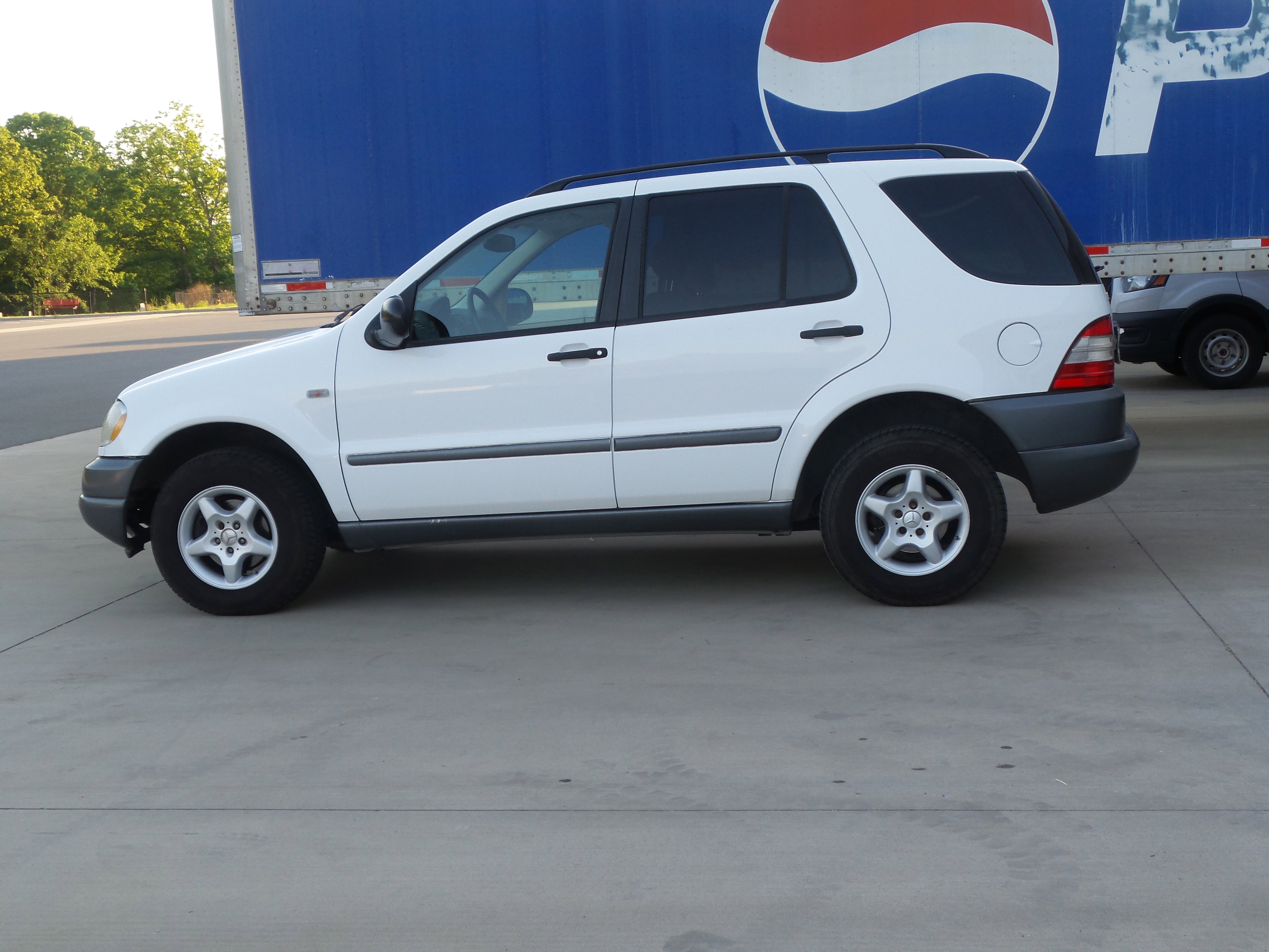 Used 1999 Mercedes-Benz ML 320 4MATIC image 3